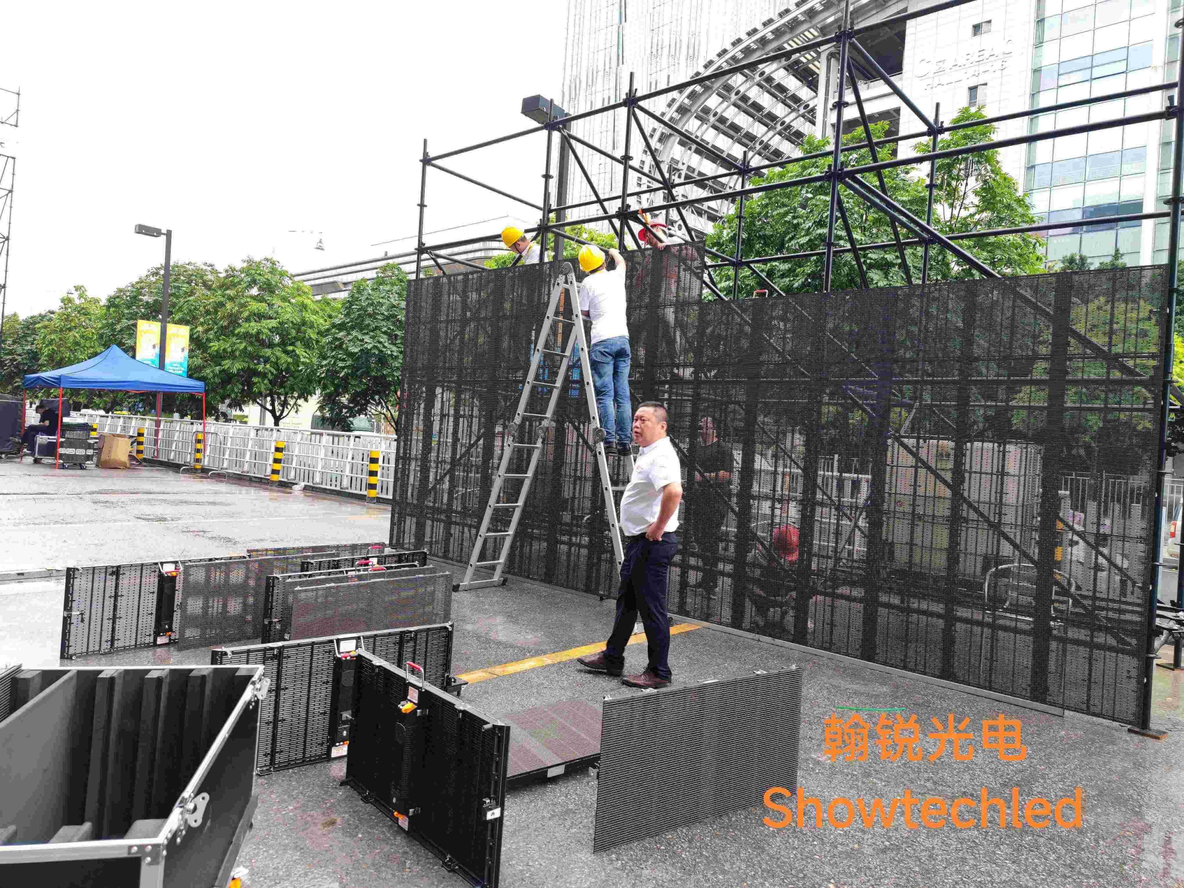 Спонсируемый Гуанчжоу GETshow, наружный линейный аудиоэкран PK, светодиодный наружный прозрачный экран (P3.91-7.81 ледяного экрана)